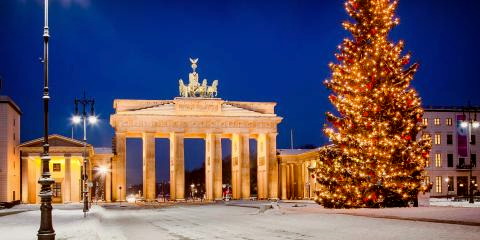 Titelbild für Berlin erleben – Weihnachtsmarkt in der Spandauer Zitadelle, Vorstellung  im Friedrichstadtpalast